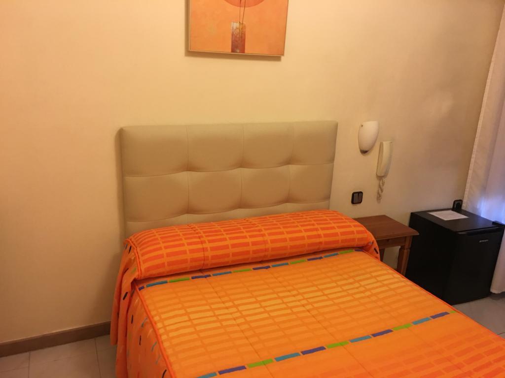 Hostal Cervantes Valdemoro Extérieur photo