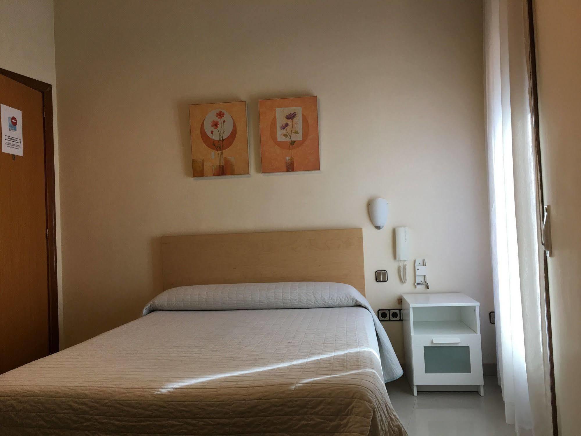 Hostal Cervantes Valdemoro Extérieur photo