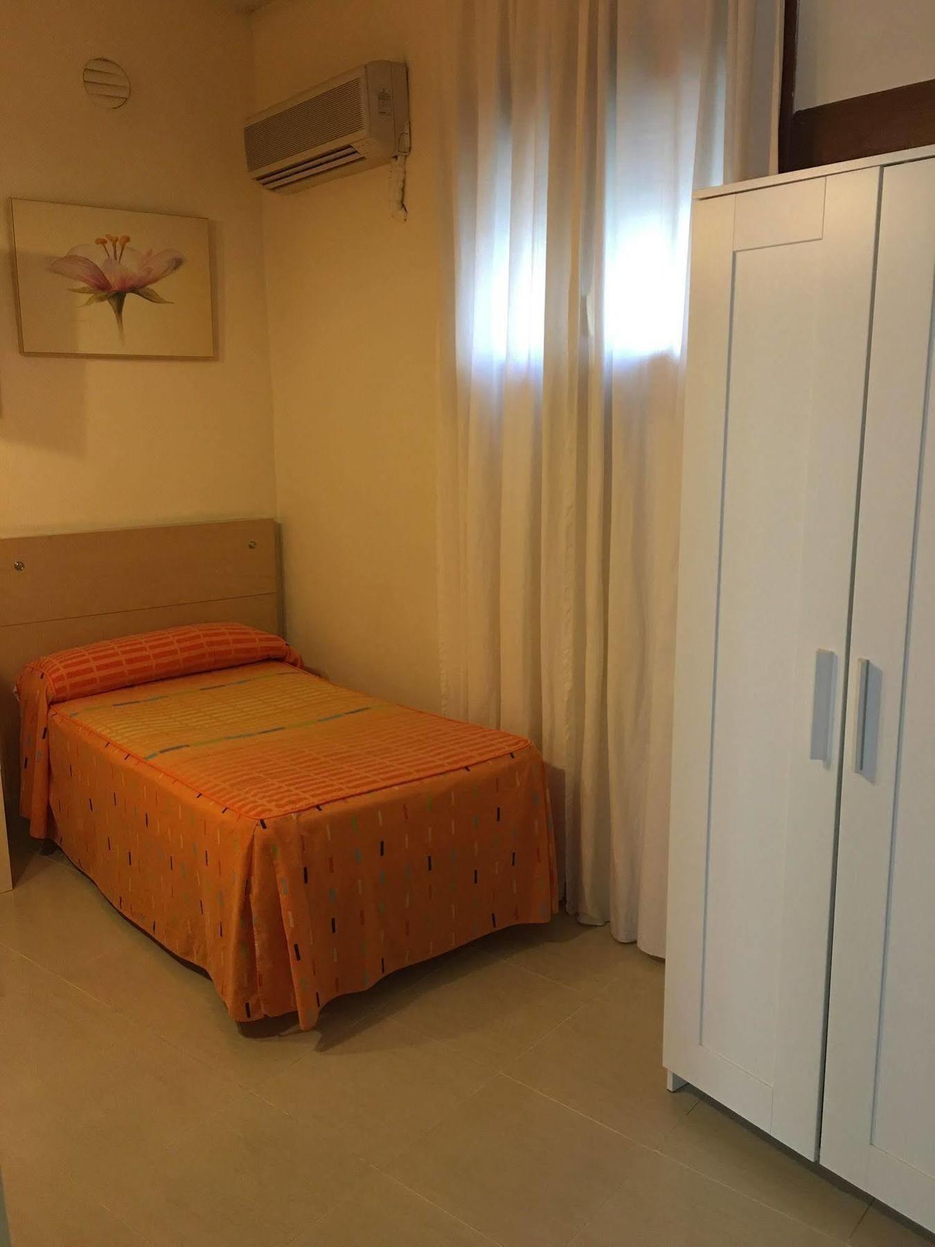 Hostal Cervantes Valdemoro Extérieur photo