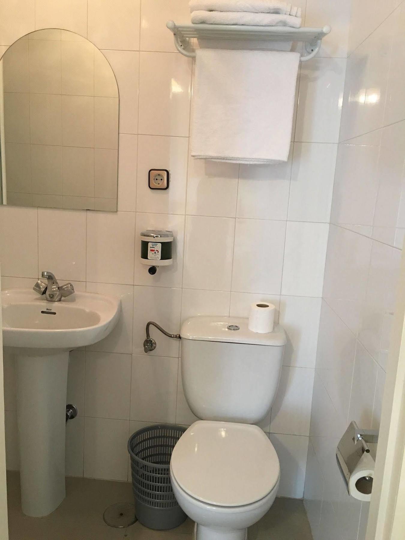 Hostal Cervantes Valdemoro Extérieur photo