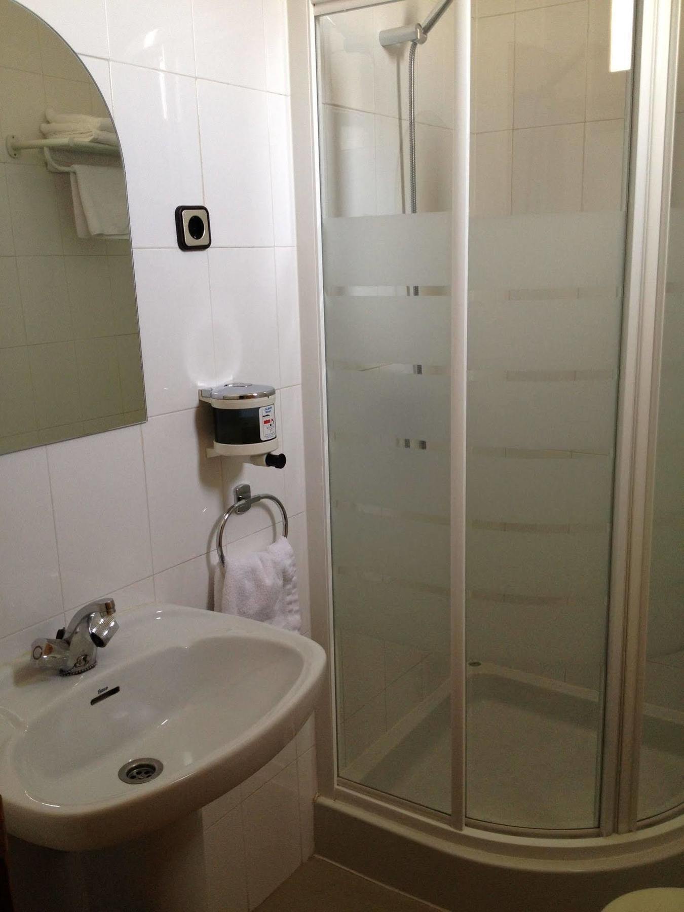 Hostal Cervantes Valdemoro Extérieur photo