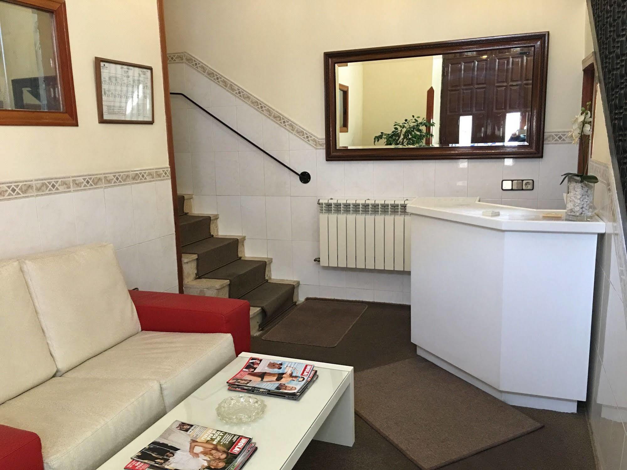 Hostal Cervantes Valdemoro Extérieur photo