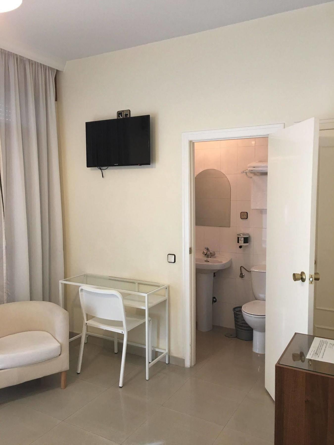 Hostal Cervantes Valdemoro Extérieur photo