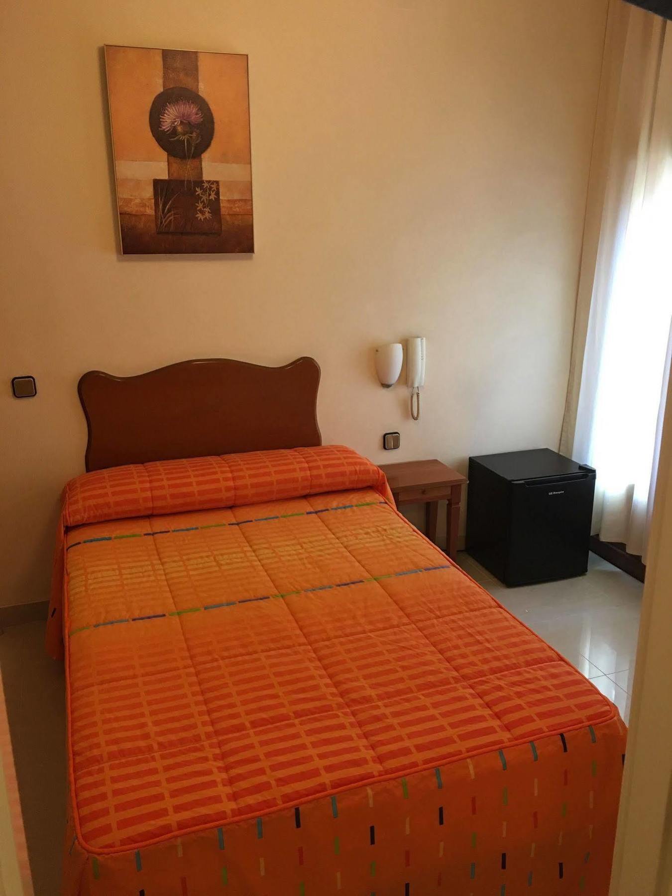 Hostal Cervantes Valdemoro Extérieur photo