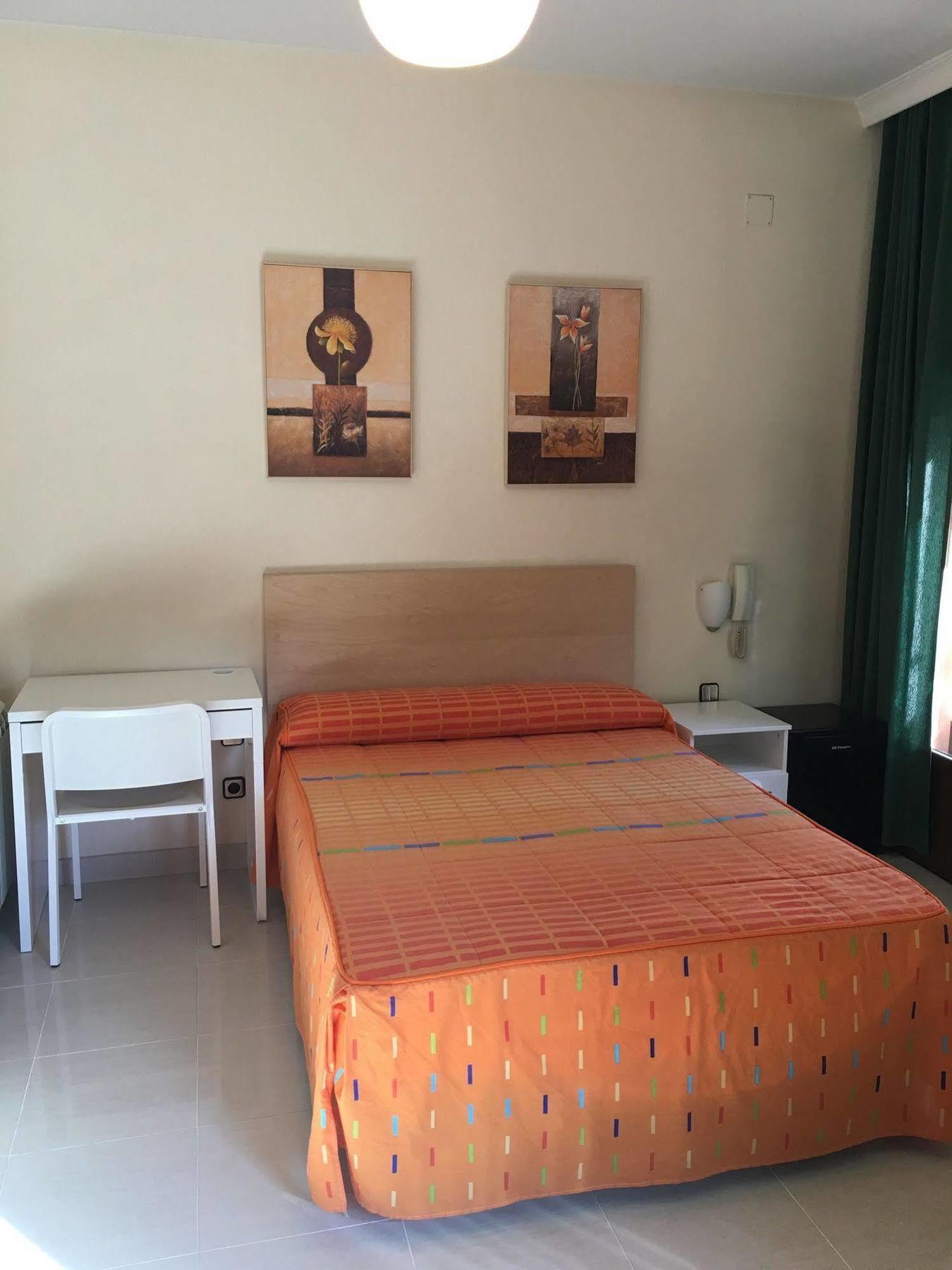Hostal Cervantes Valdemoro Extérieur photo