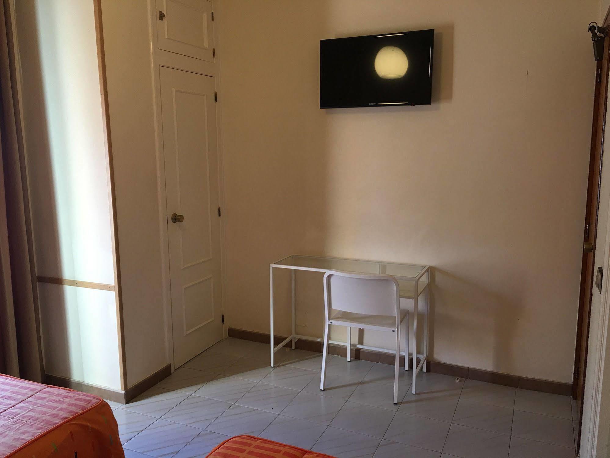 Hostal Cervantes Valdemoro Extérieur photo
