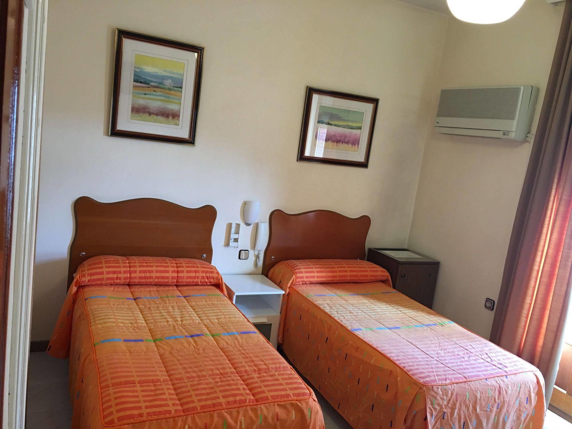 Hostal Cervantes Valdemoro Extérieur photo