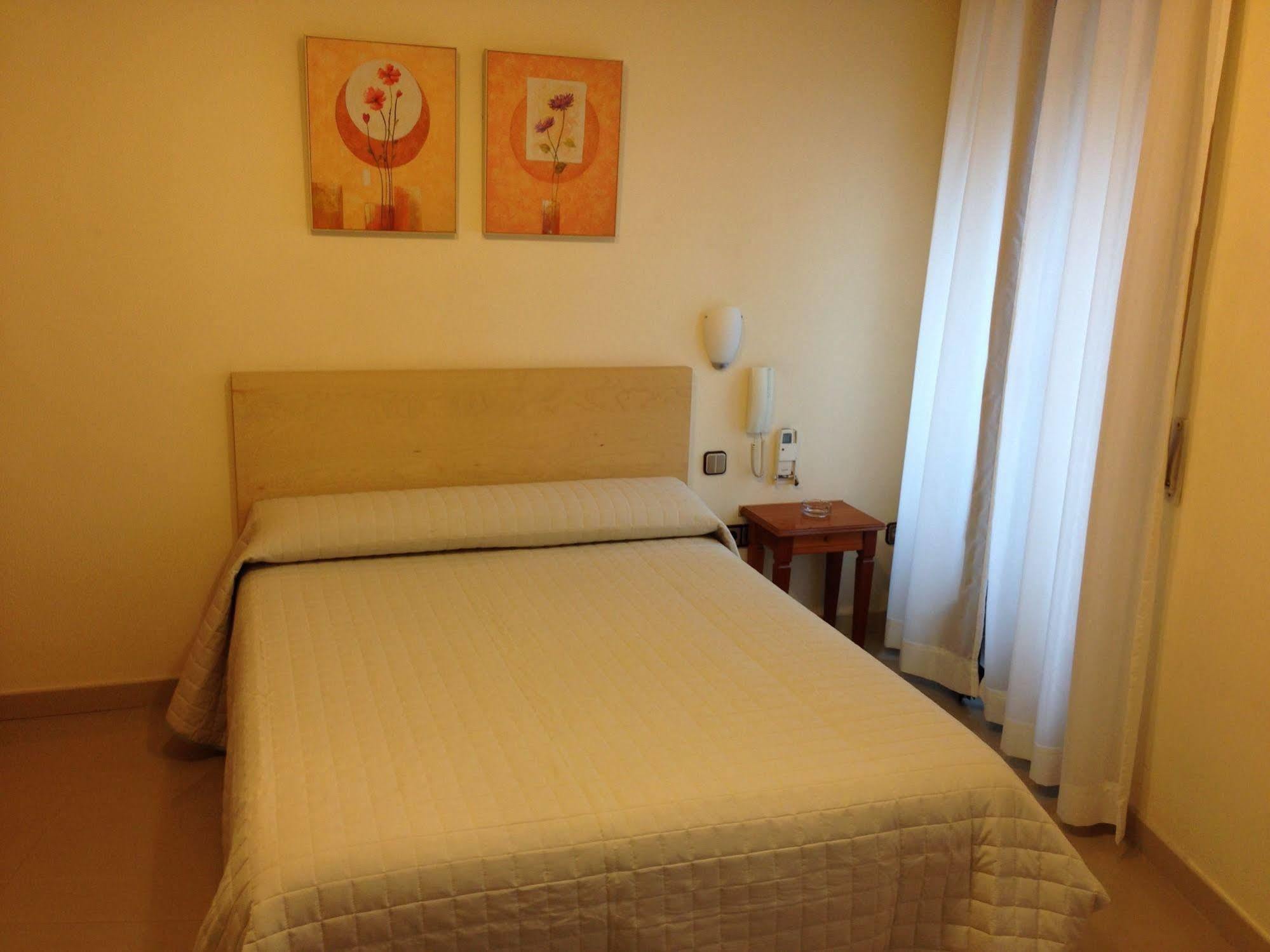 Hostal Cervantes Valdemoro Extérieur photo