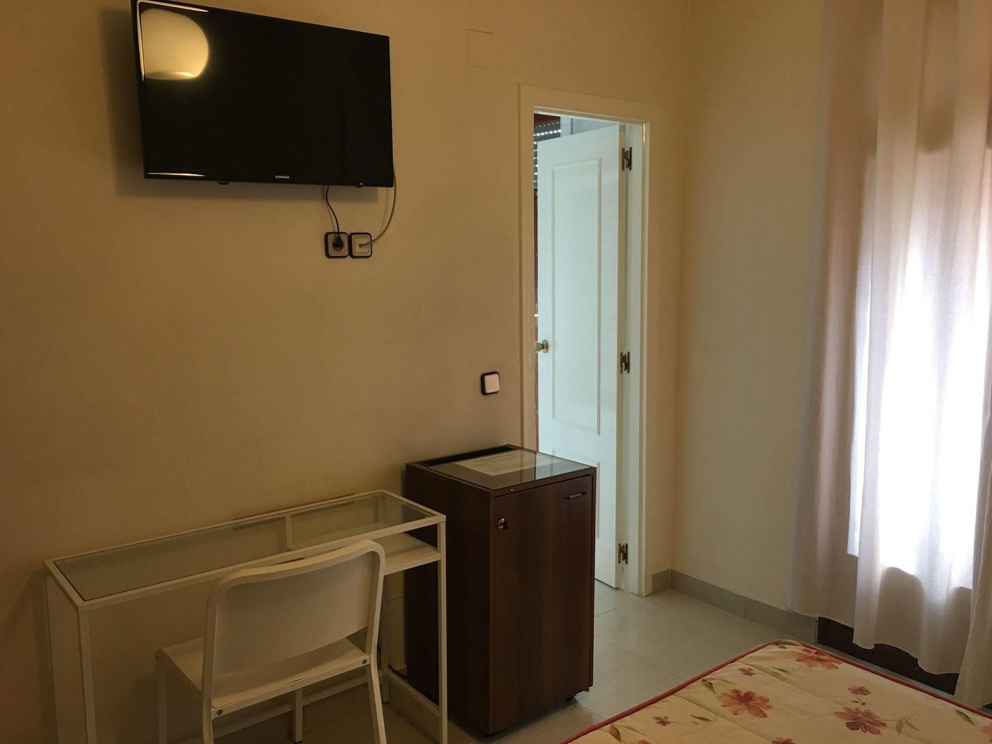 Hostal Cervantes Valdemoro Extérieur photo