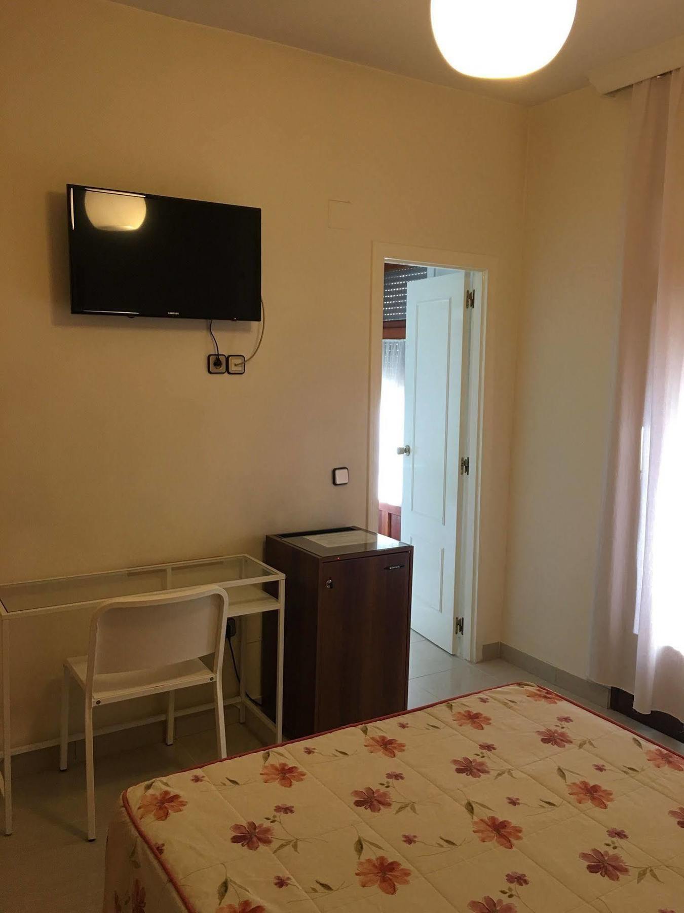 Hostal Cervantes Valdemoro Extérieur photo