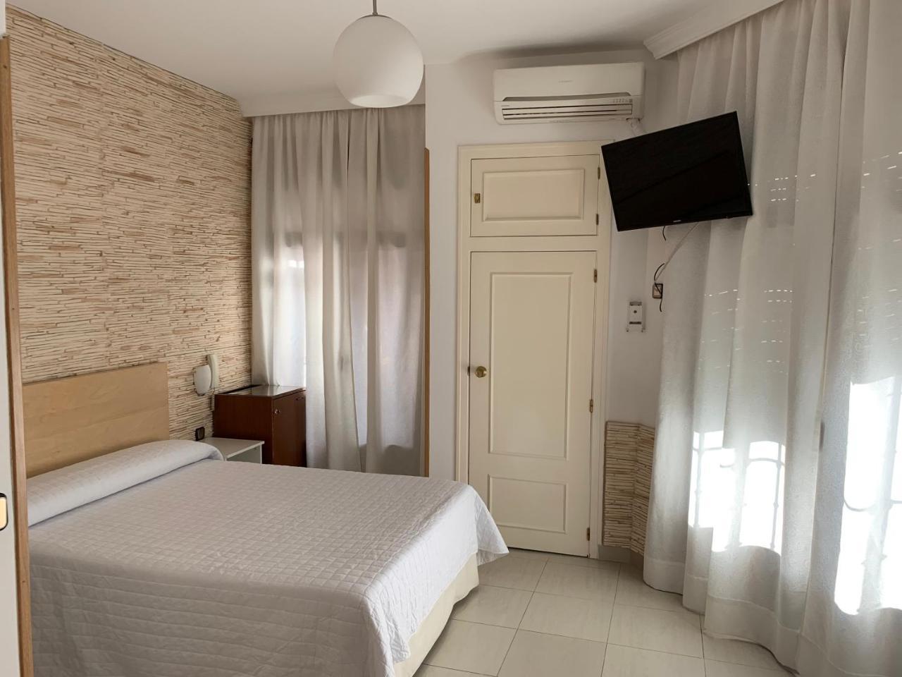 Hostal Cervantes Valdemoro Extérieur photo