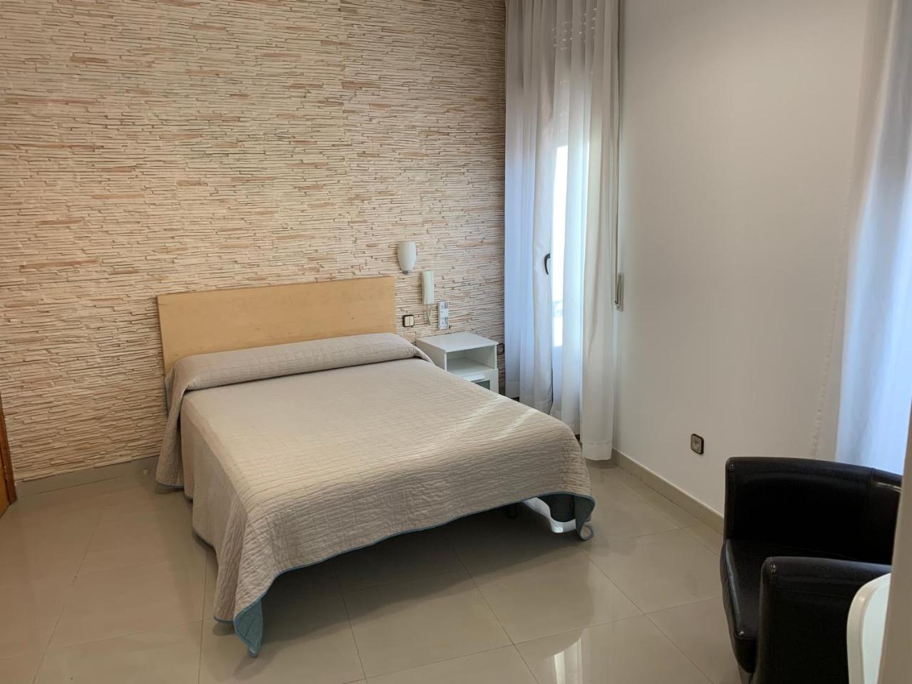 Hostal Cervantes Valdemoro Extérieur photo